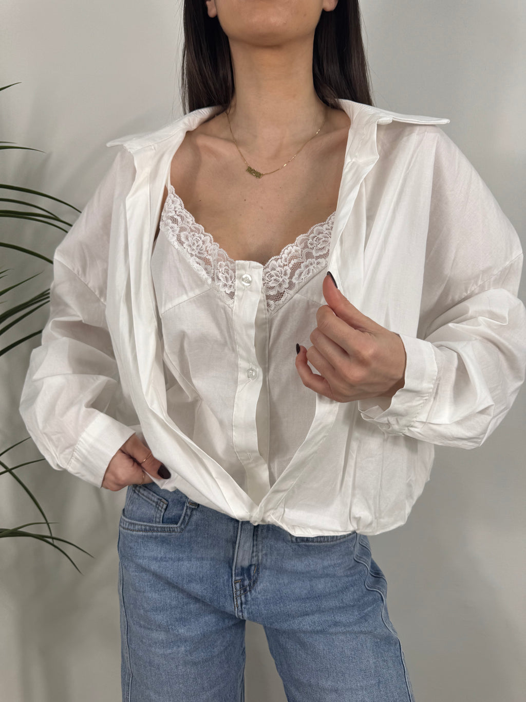 Camicia oversize in cotone con top lingerie in pizzo