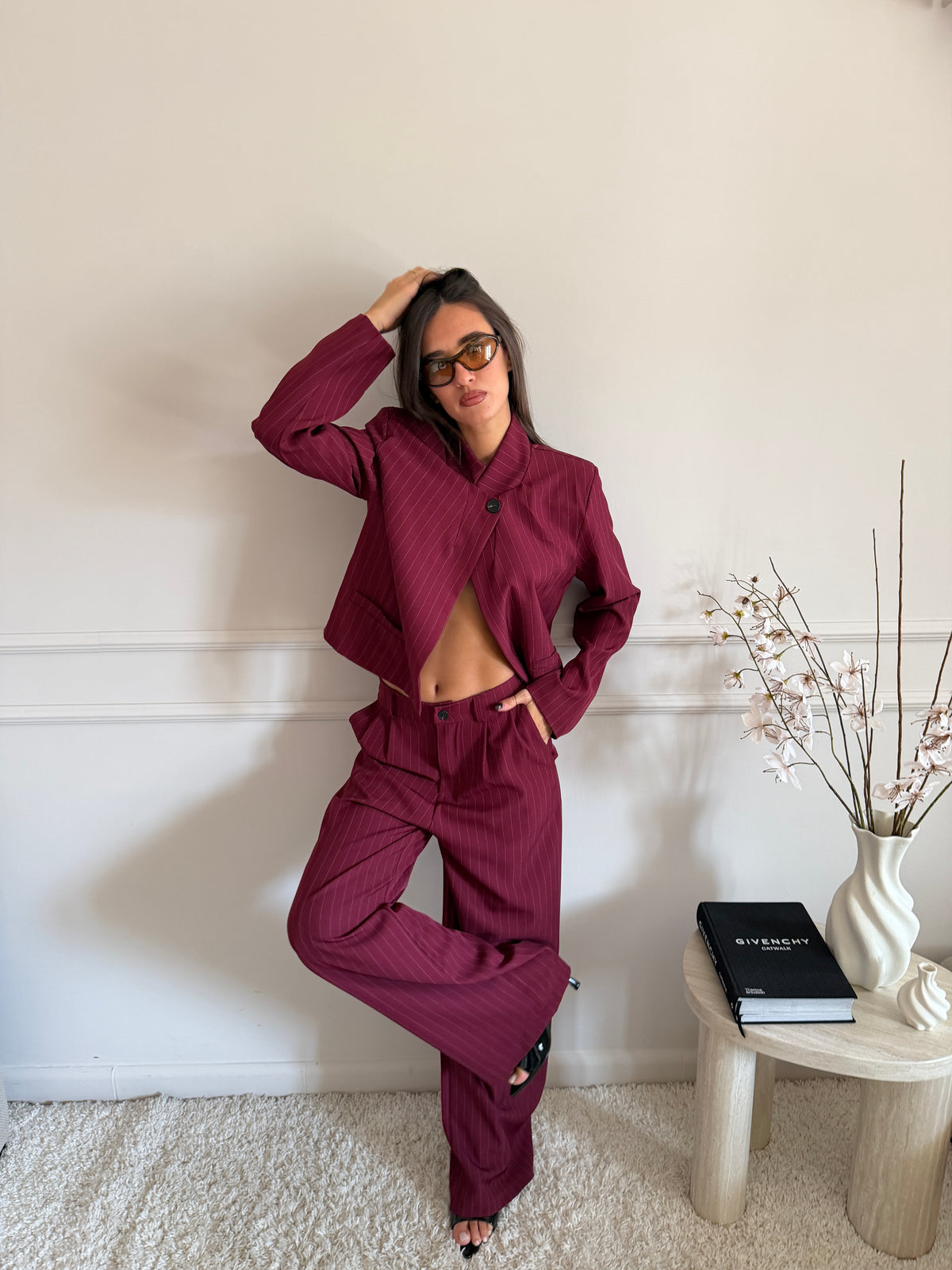 Coordinato gessato con blazer cropped e pantalone palazzo