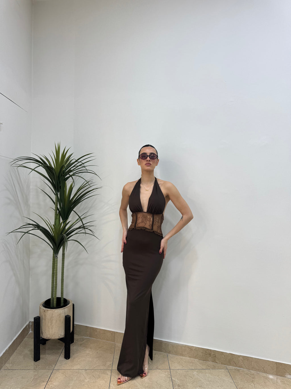 Abito lungo halter con pizzo