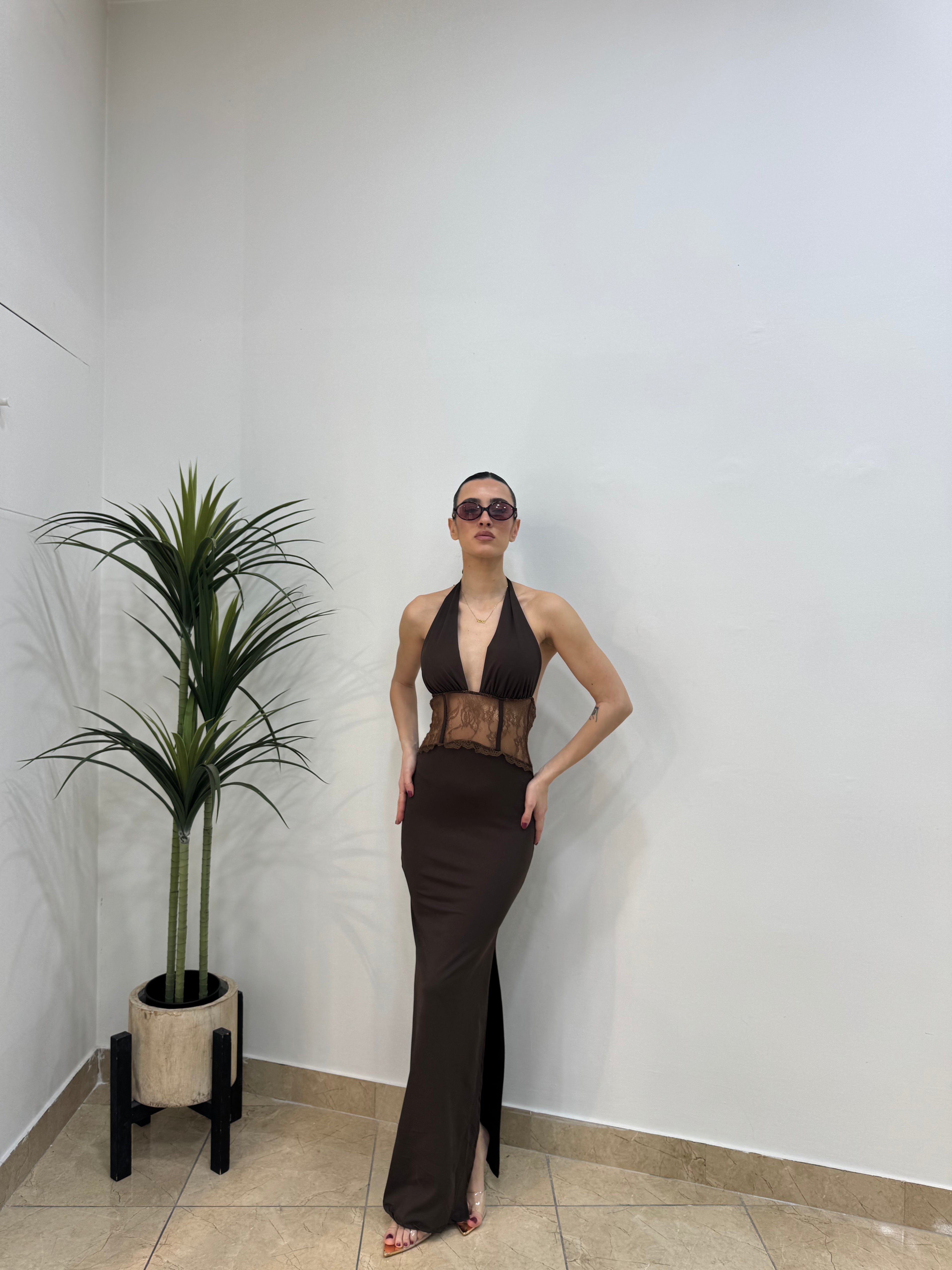 Abito lungo halter con pizzo