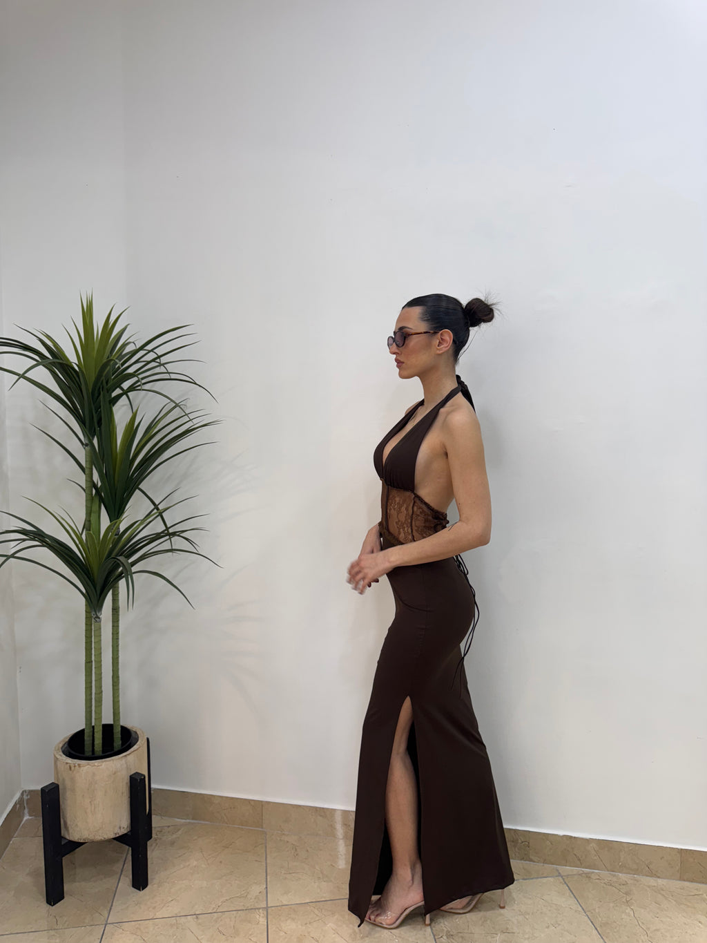 Abito lungo halter con pizzo