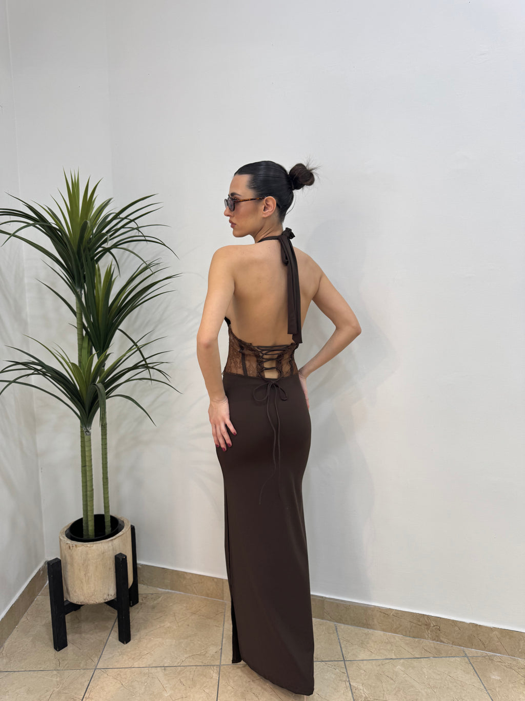 Abito lungo halter con pizzo