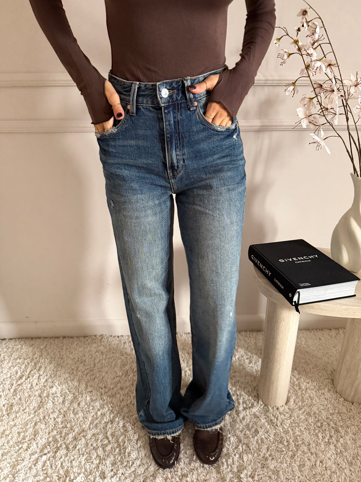 Jeans wide leg con orlo sfrangiato