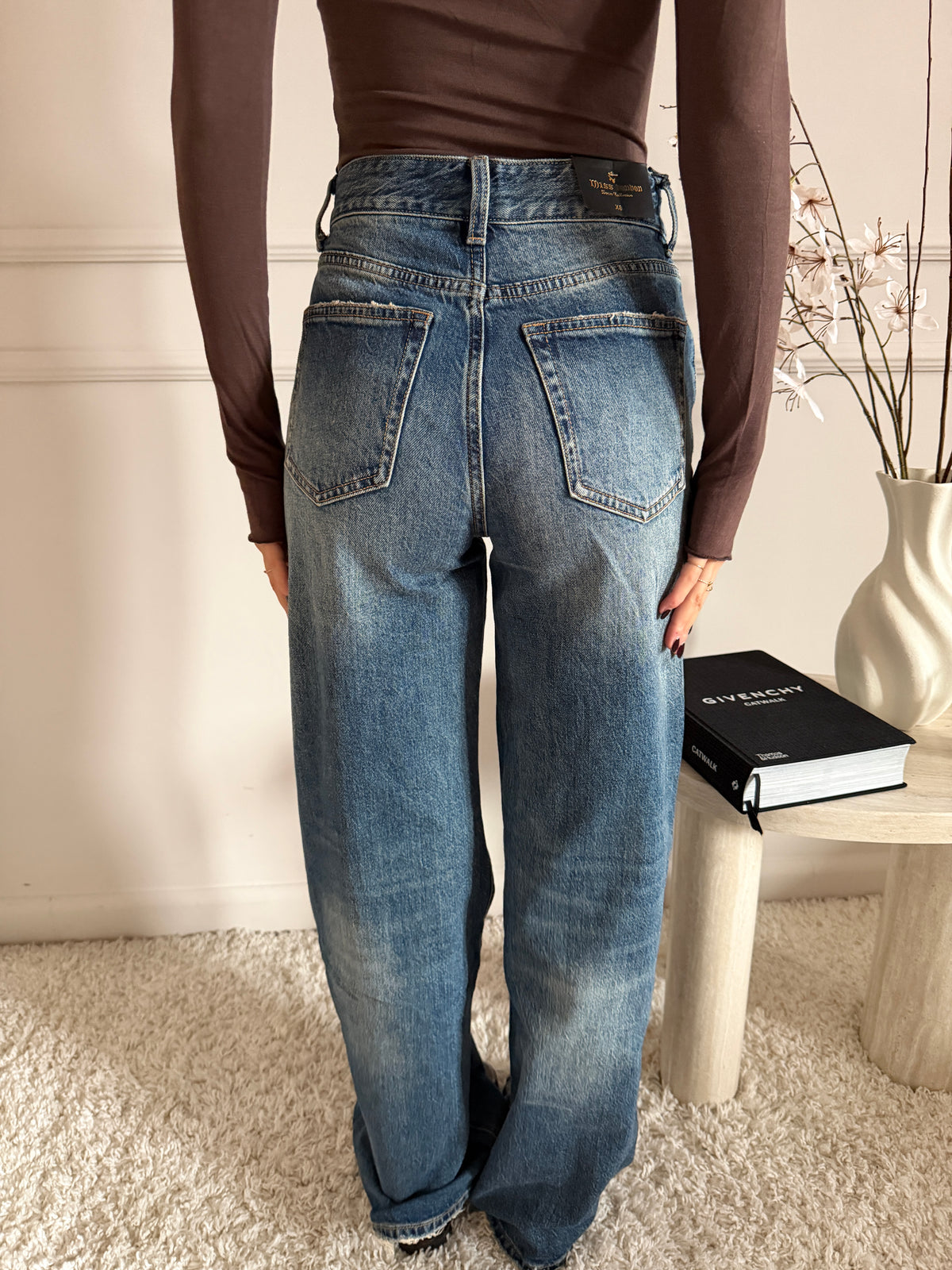 Jeans wide leg con orlo sfrangiato