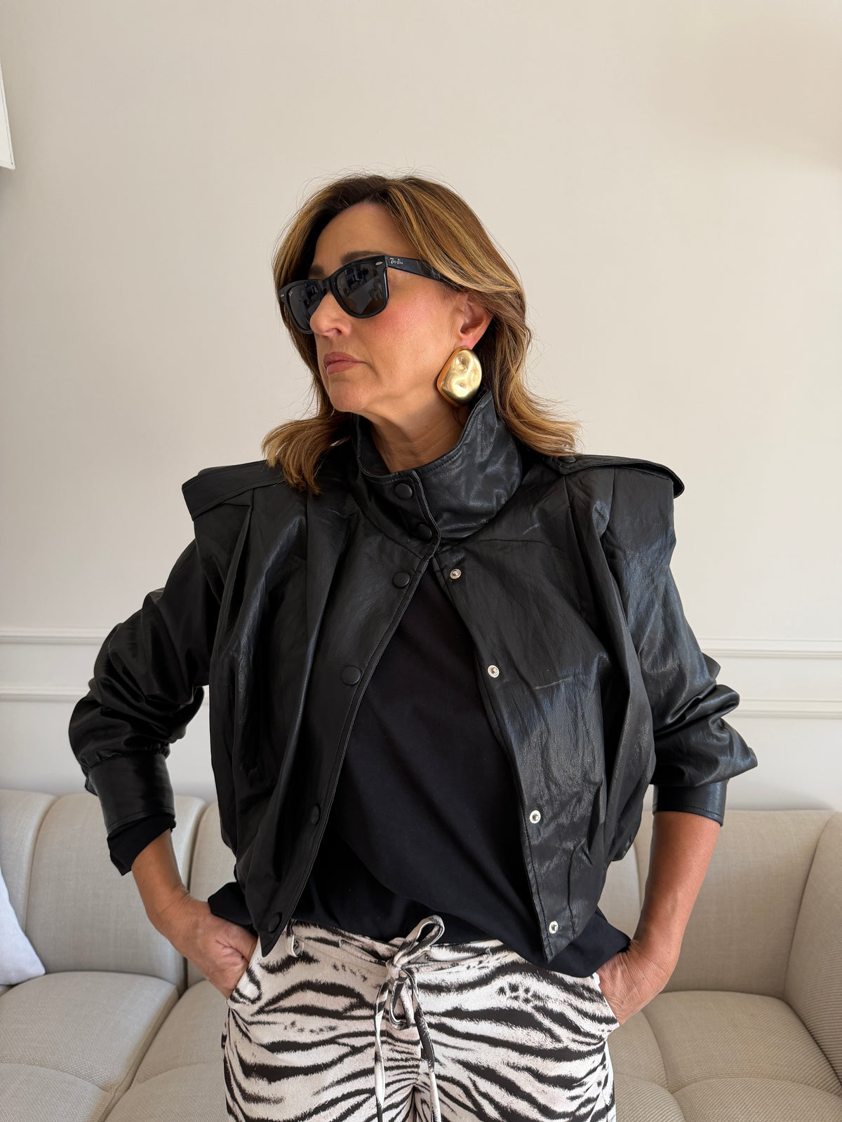 Giacca cropped effetto pelle