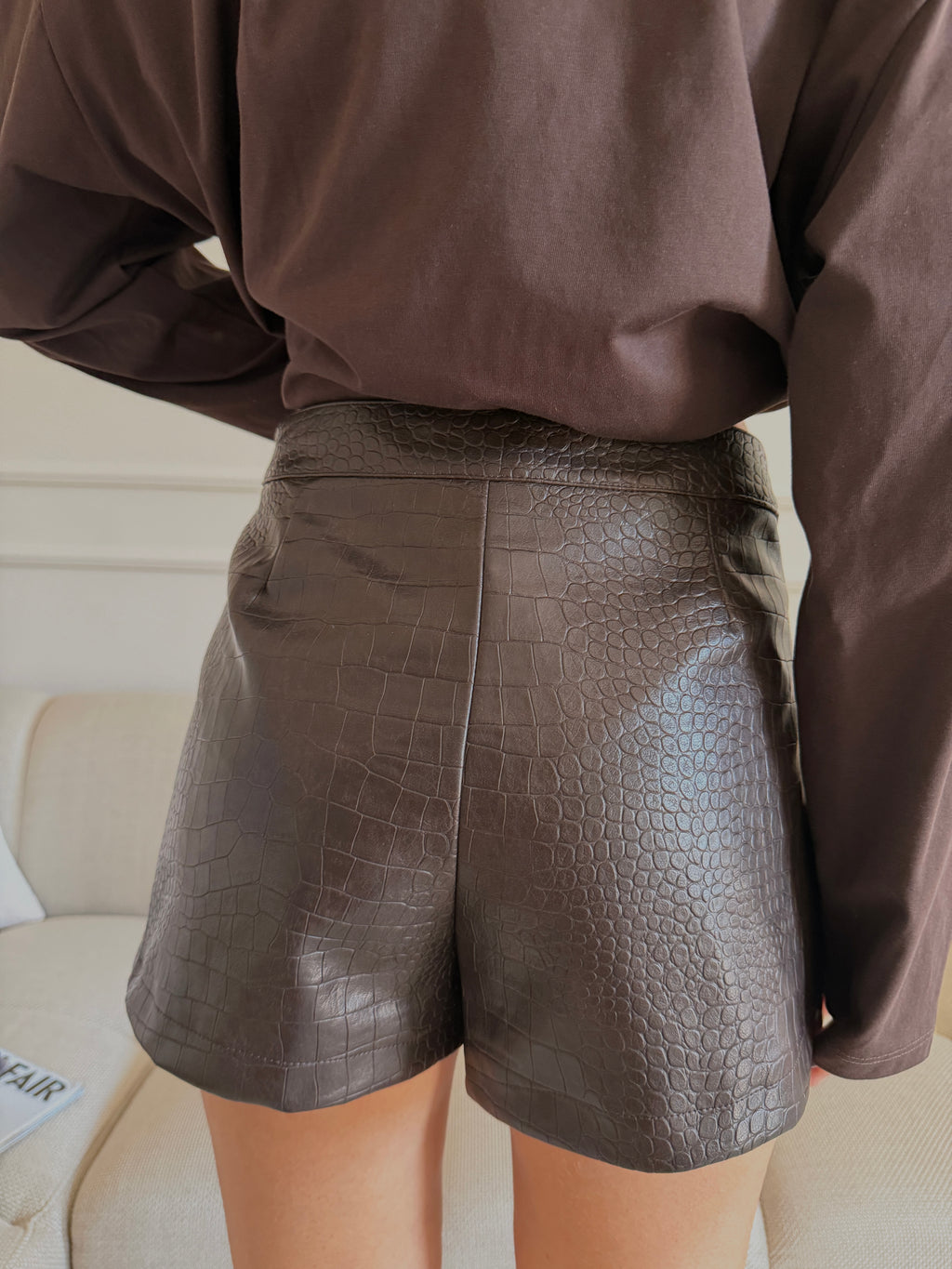 Shorts effetto coccodrillo
