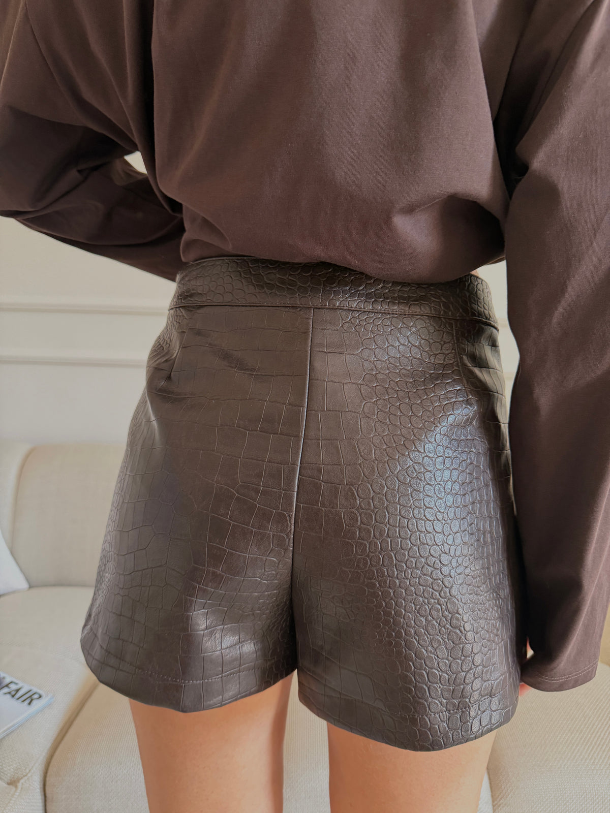 Shorts effetto coccodrillo