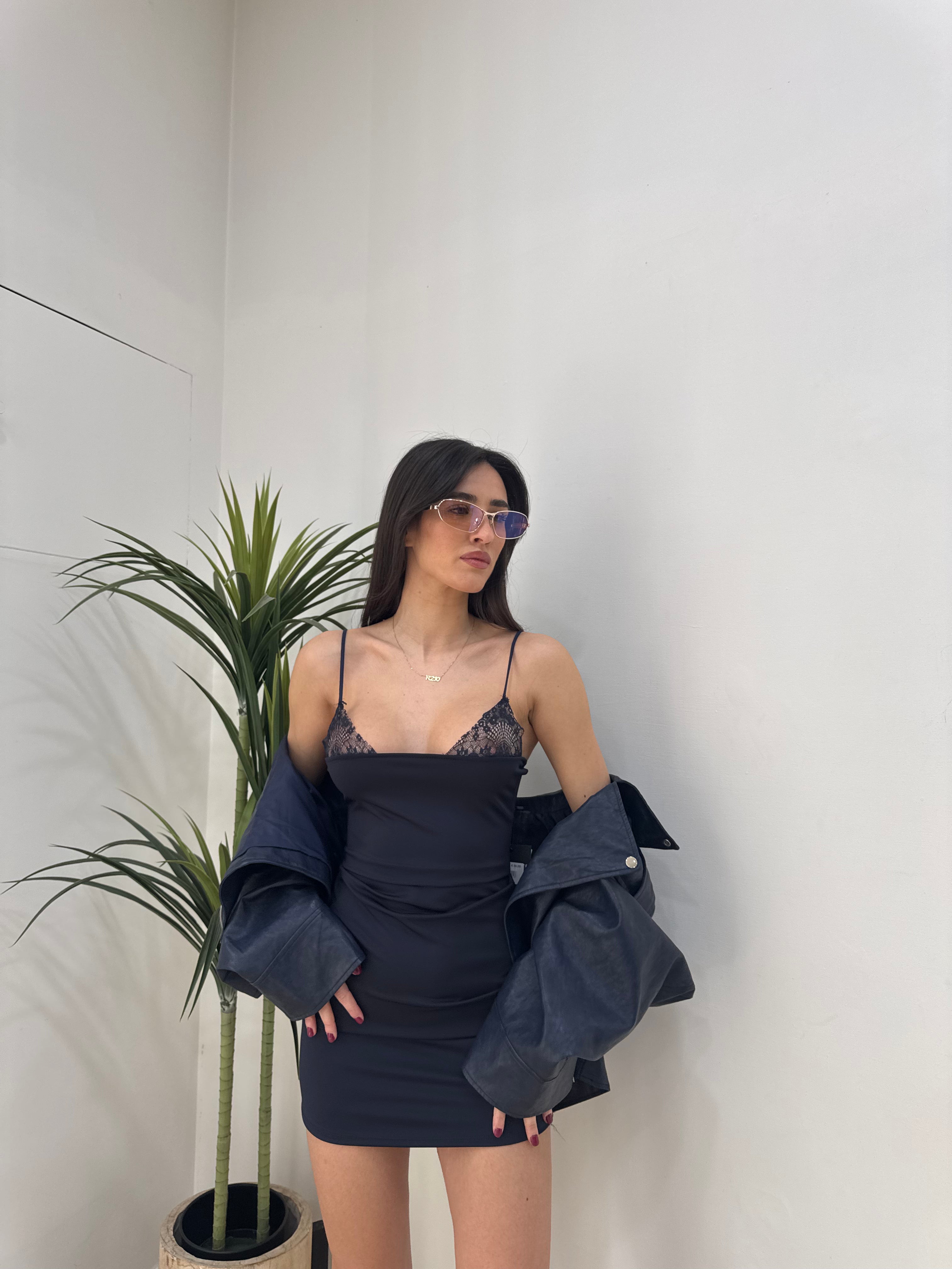 Mini dress  aderente con pizzo