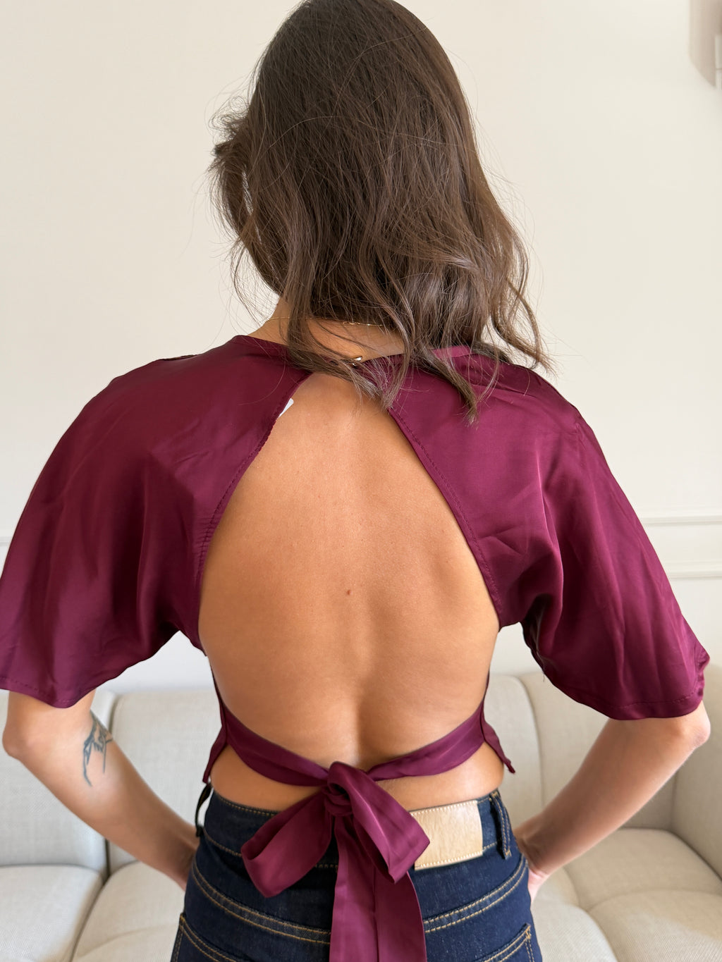 Blusa Cropped con schiena scoperta e fiocco