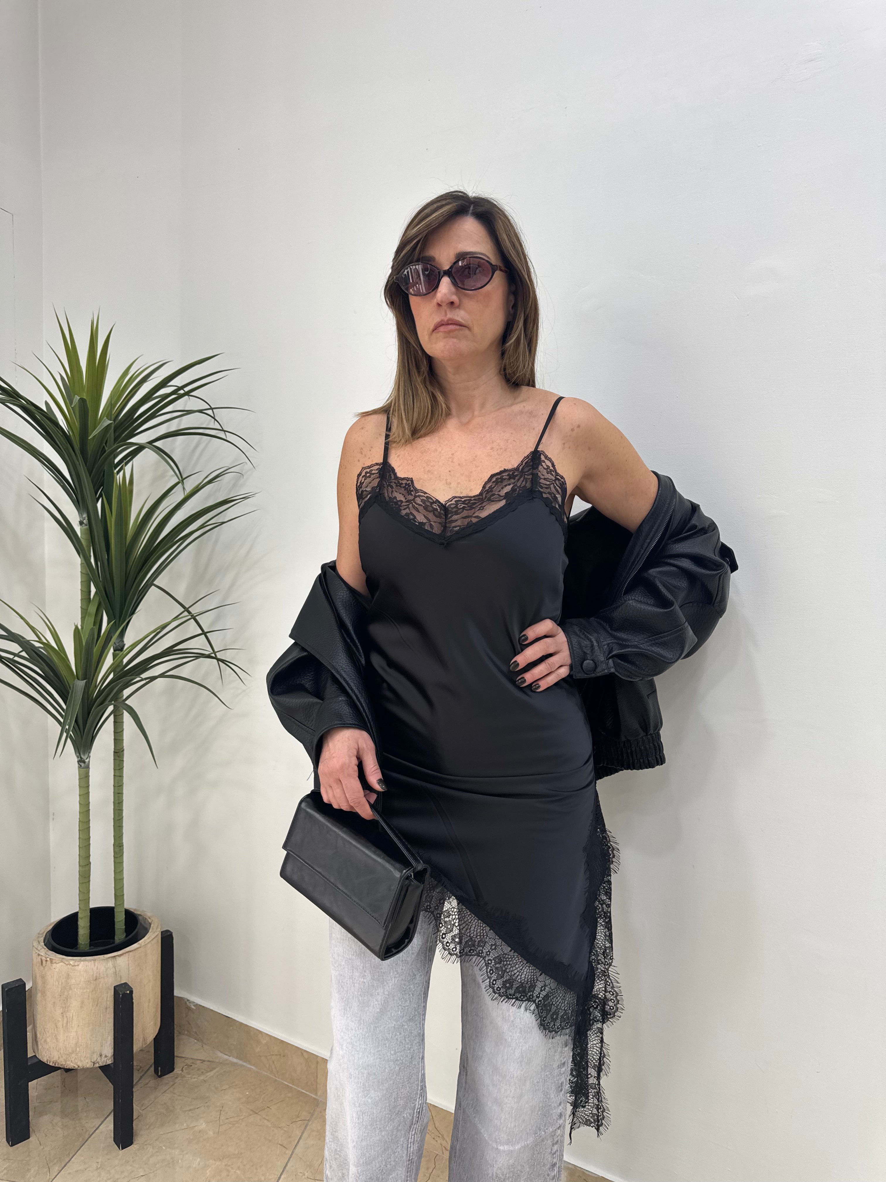 Top lingerie di raso lungo  con dettagli in pizzo
