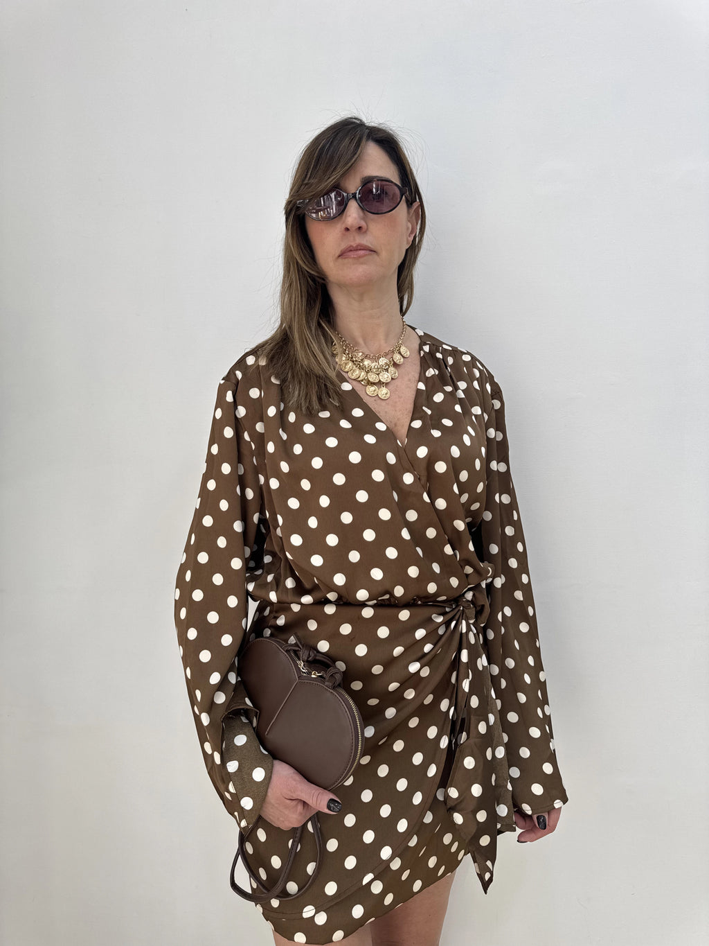 Abito marrone con stampa a pois