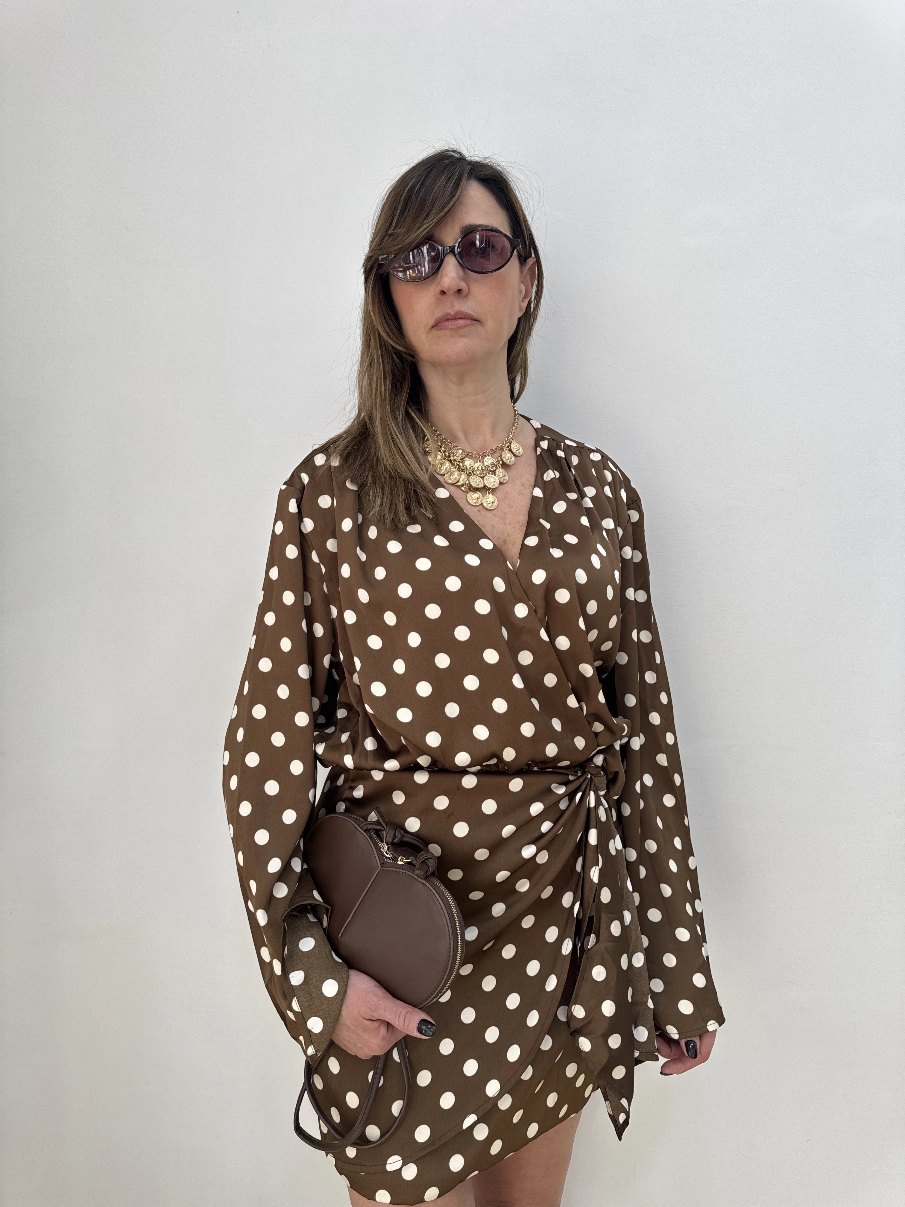 Abito marrone con stampa a pois