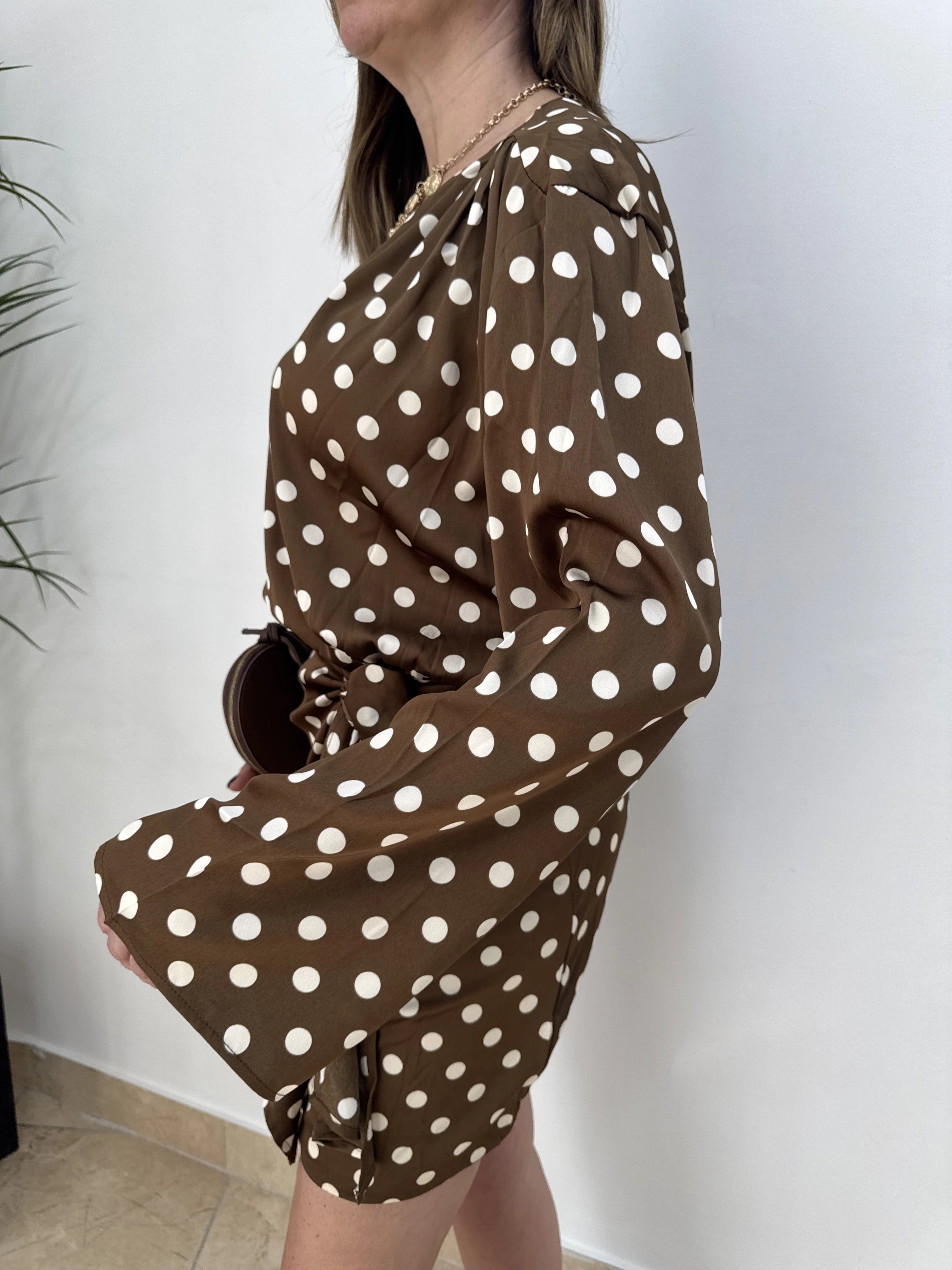 Abito marrone con stampa a pois