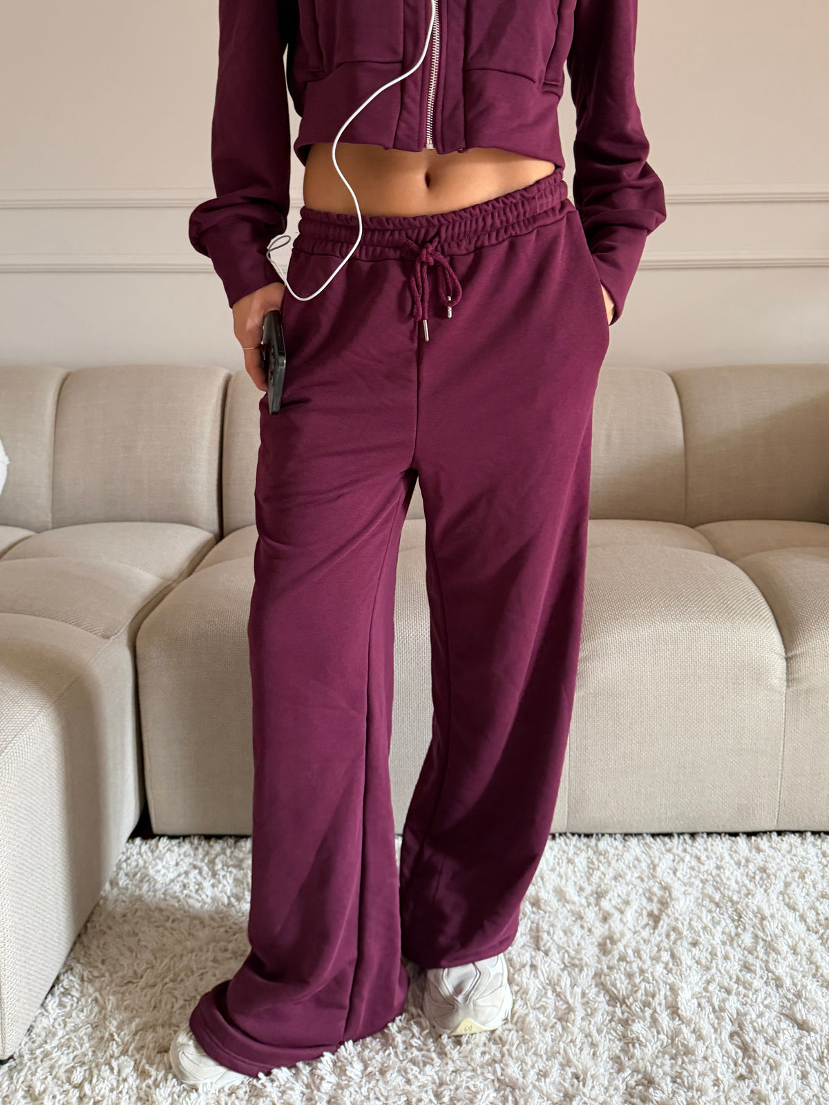 Coordinato in tuta  con Felpa Cropped e Pantalone fondo largo