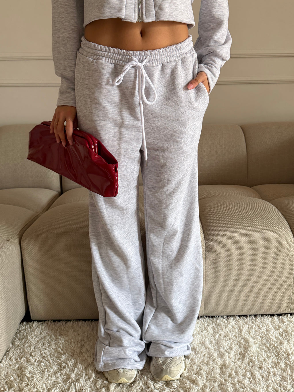Coordinato in tuta  con Felpa Cropped e Pantalone fondo largo