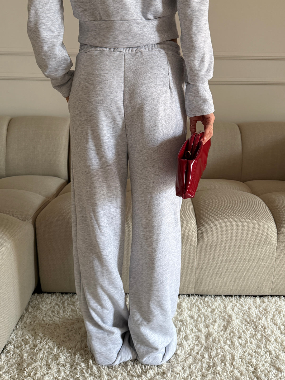 Coordinato in tuta  con Felpa Cropped e Pantalone fondo largo