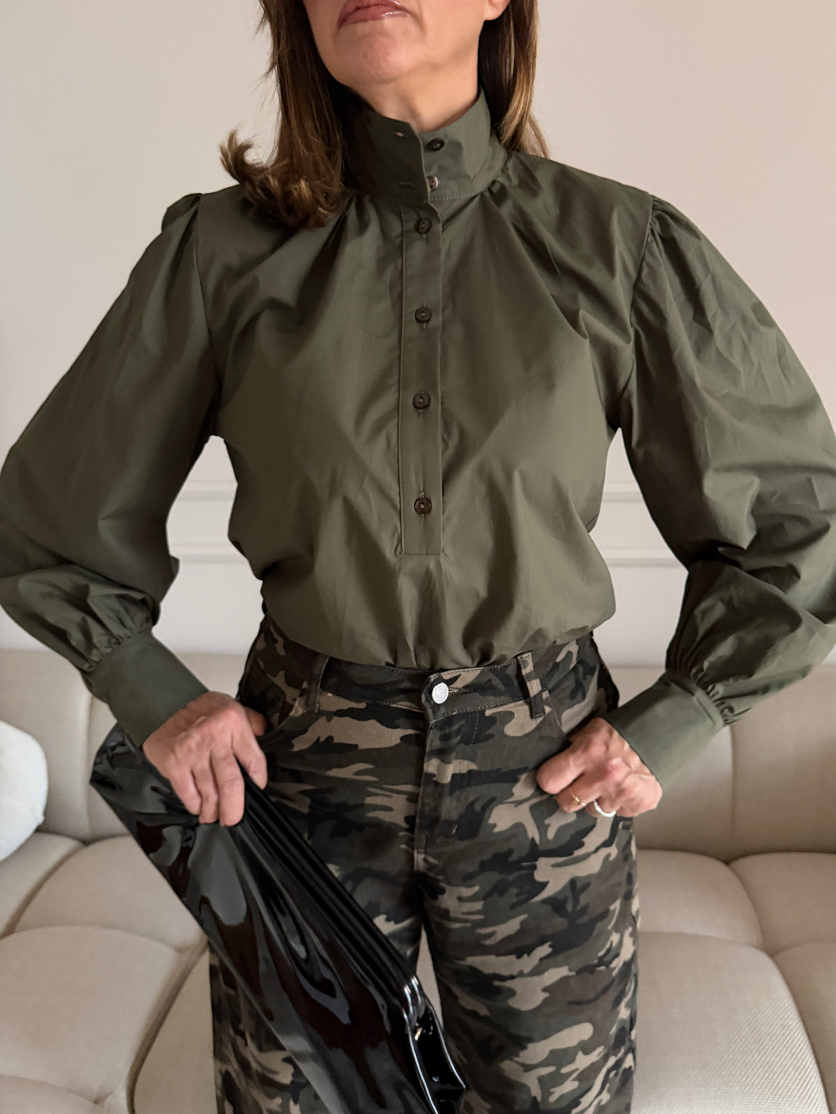Blusa con Collo Alto e Maniche a Sbuffo
