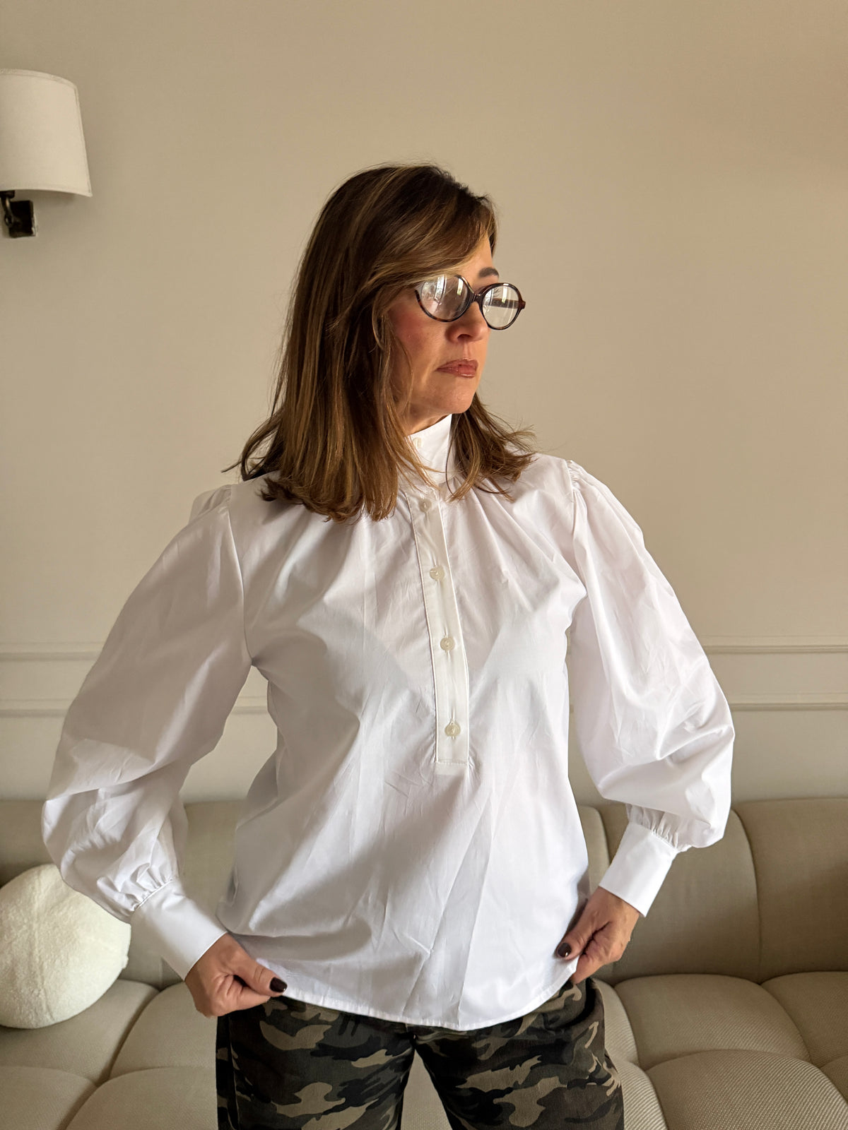Blusa con Collo Alto e Maniche a Sbuffo
