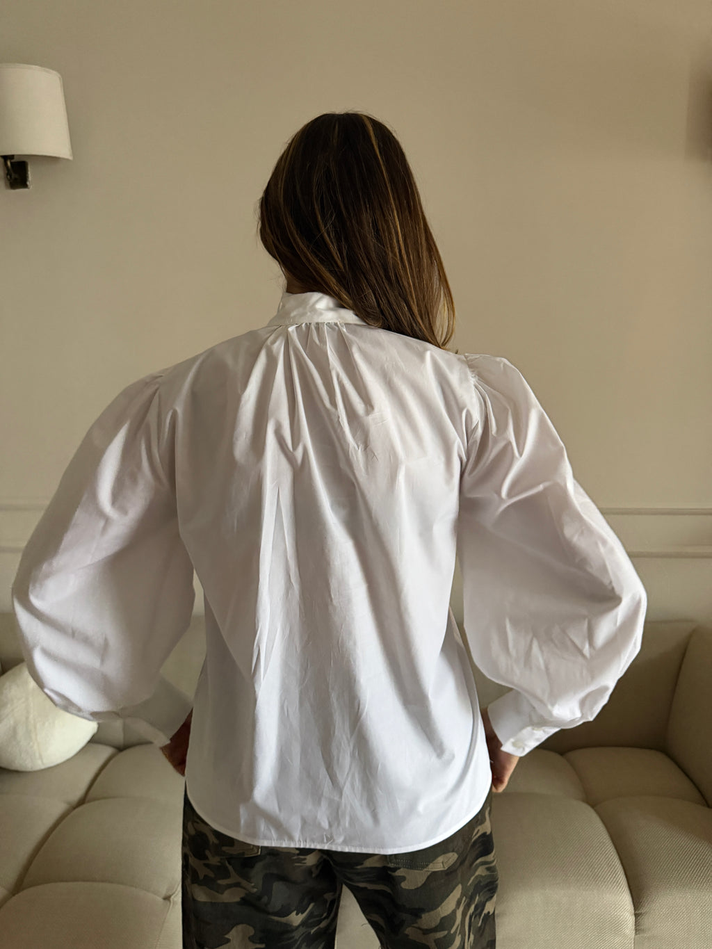 Blusa con Collo Alto e Maniche a Sbuffo