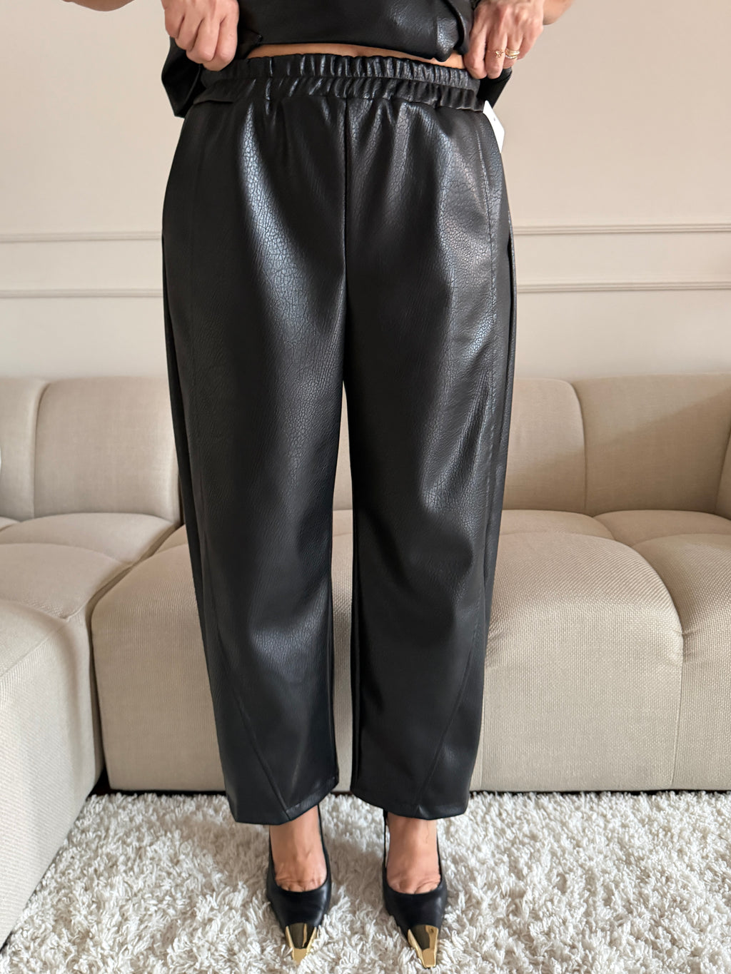 Completo in Ecopelle con Gilet Doppiopetto e Pantalone Palazzo