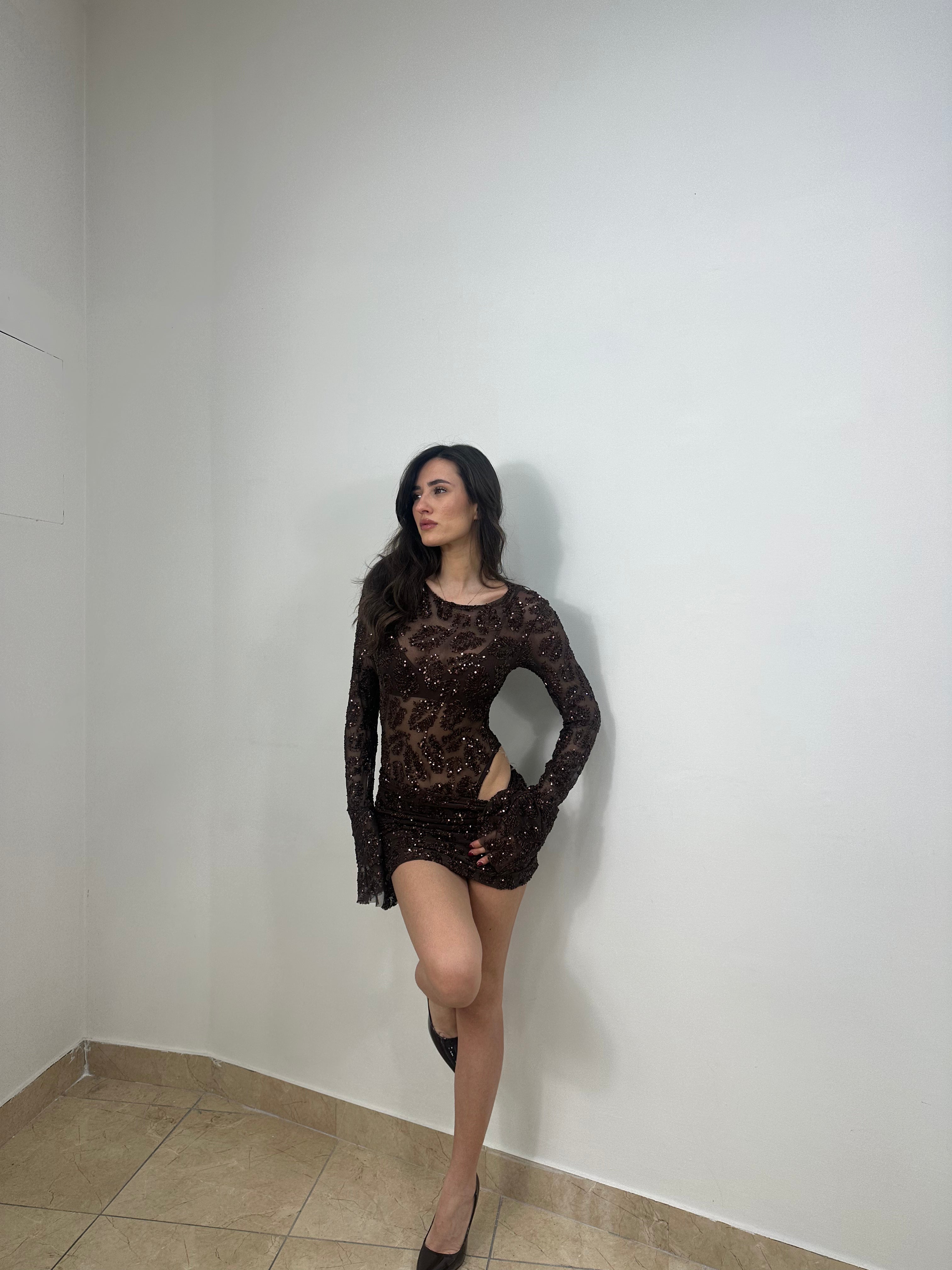 Abito mini in mesh con paillettes