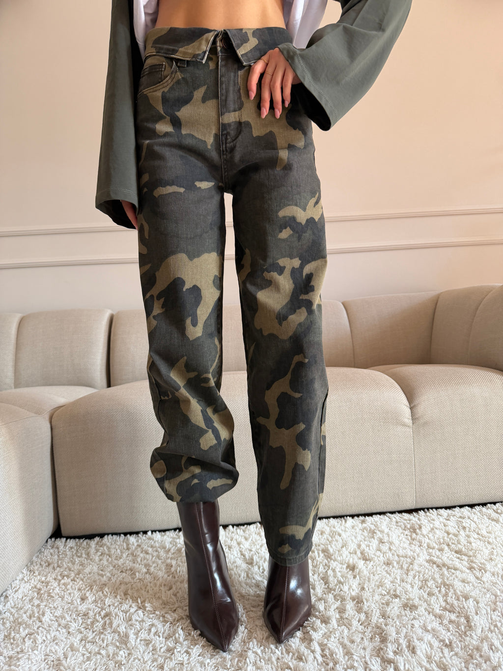 Jeans Camouflage con Vita Asimmetrica