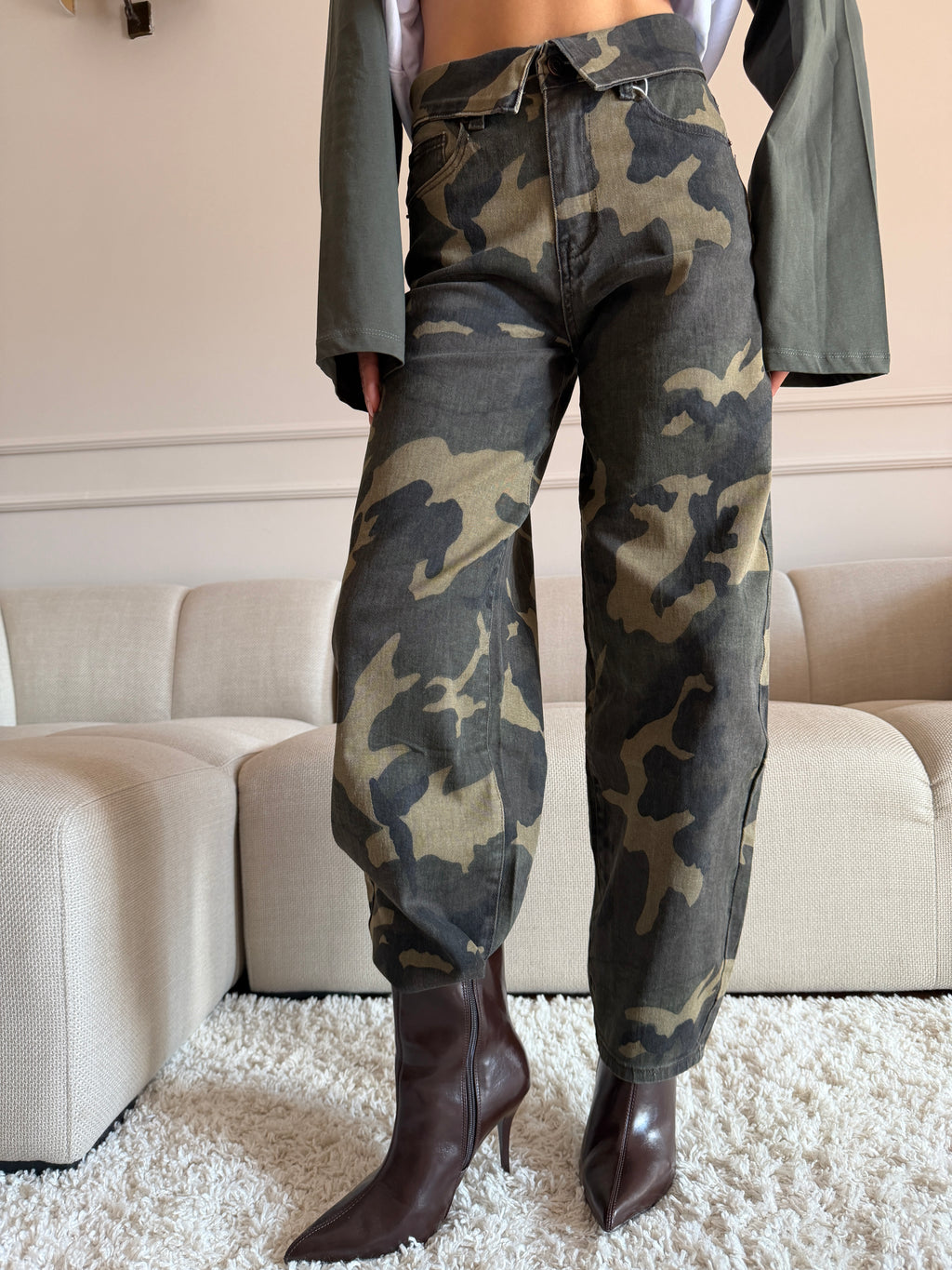 Jeans Camouflage con Vita Asimmetrica