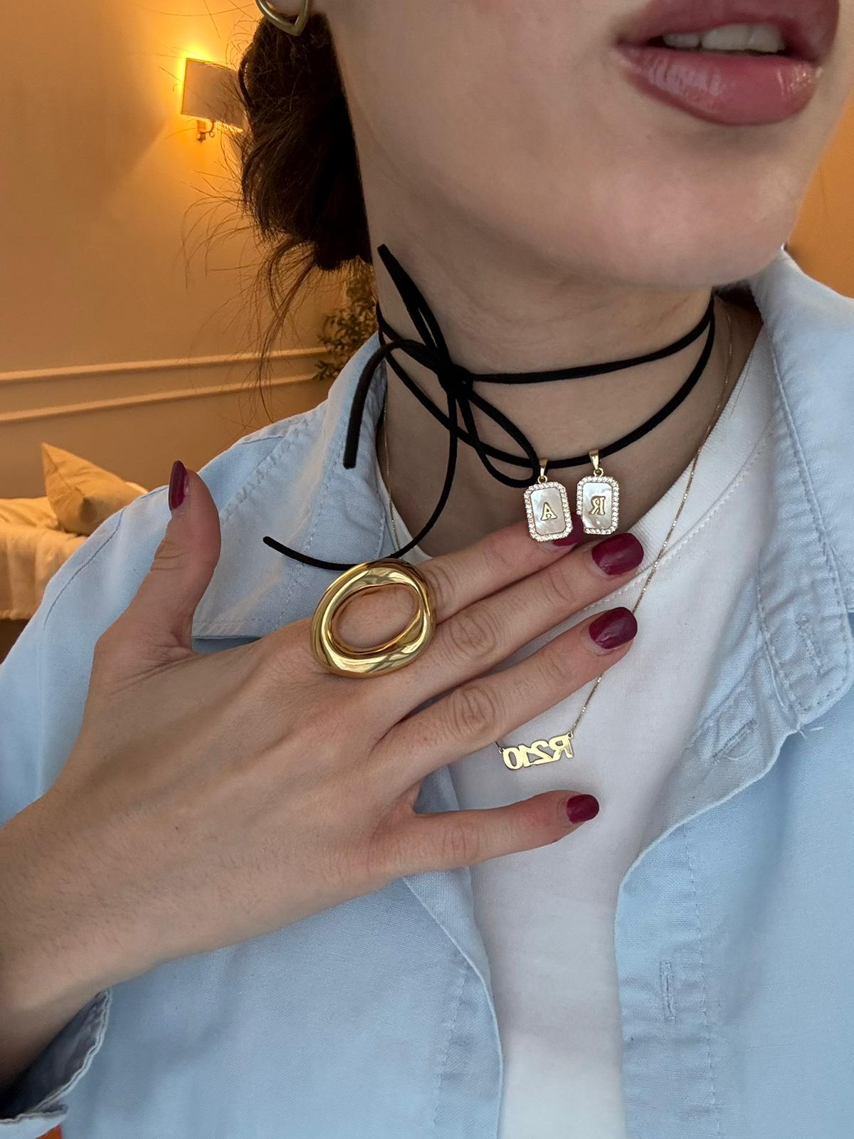 Choker con cordino regolabile con lettera personalizzata